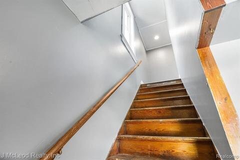 Building Photo - 4689 Center St