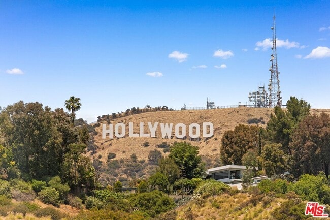 Photo - 2005 Beachwood Dr