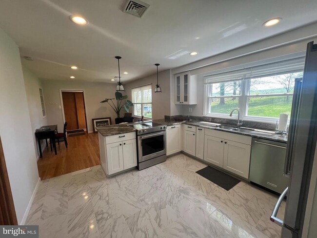 Building Photo - 5472 Merry Oaks Rd