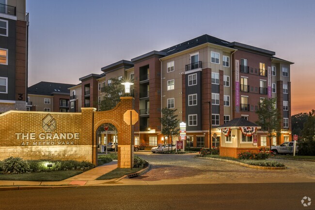 Building Photo - The Grande at MetroPark Rental