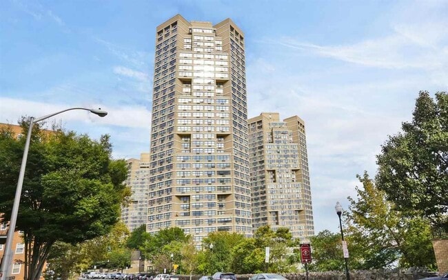 Building Photo - 7002 JFK Blvd E Unit 6C