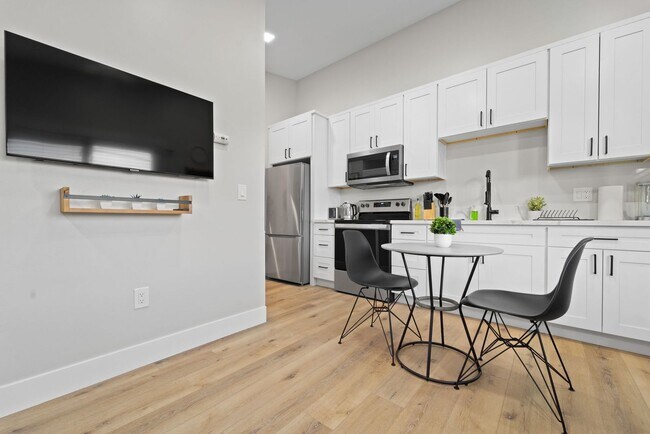 Photo - ? Modern 1 Bedroom in National City – Furn...