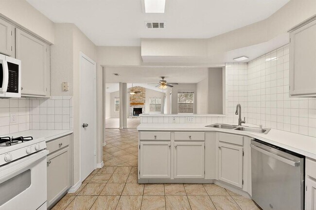 Photo - 5300 Honey Dew Terrace