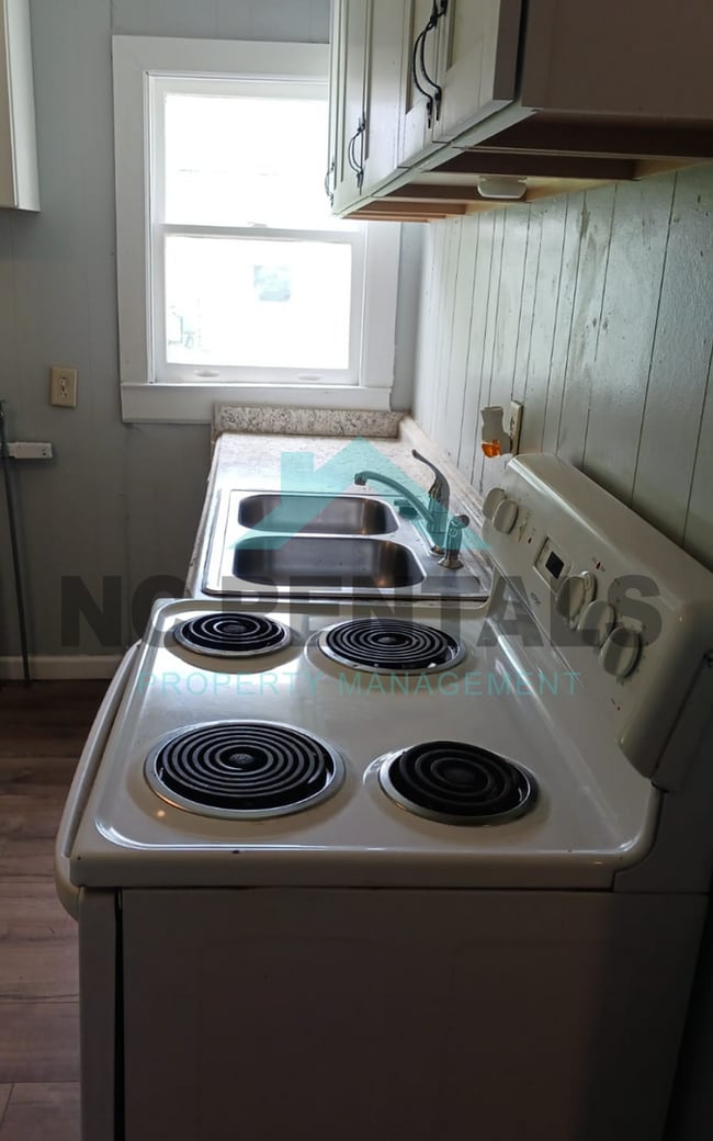 Photo - 1410 Maple St