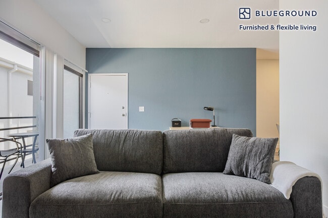 Photo - 711 N Sweetzer Ave Unidad FL2-ID1382