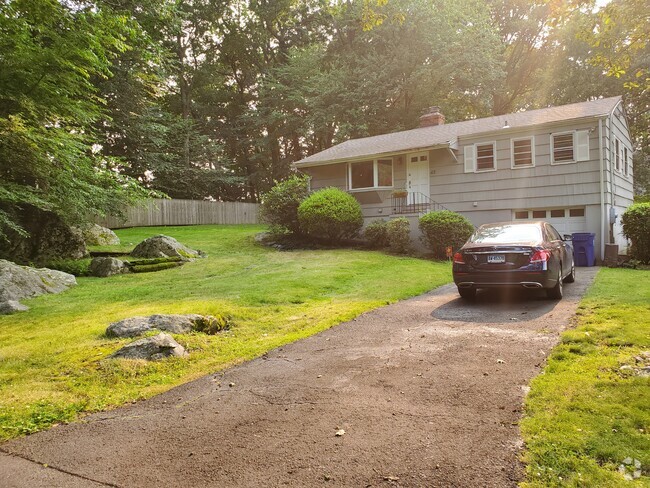 ROWAYTON CT 06853 - 43 Arnold Ln Rental