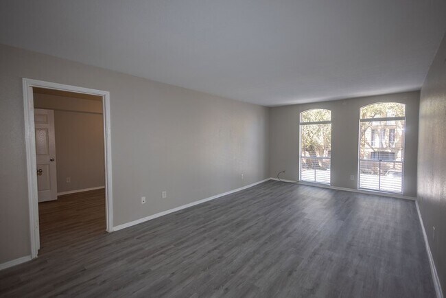 Photo - 4647 Wild Indigo St Unidad 355