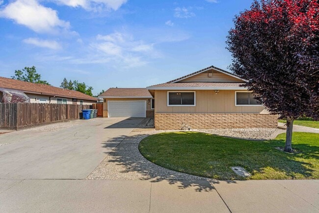 Photo - 2025 Sweetwater Dr