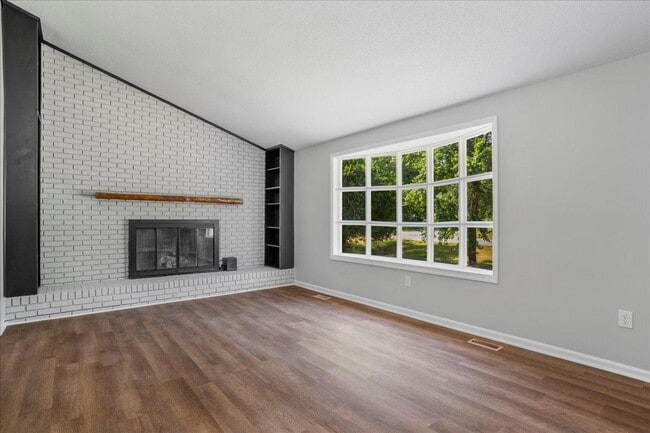 Photo - 1844 Brier Ln