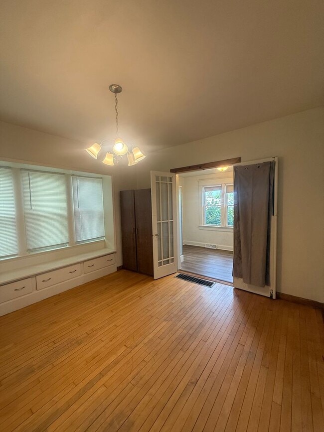 Photo - 1205 S Webster Ave Unit 1205 Webster Lower