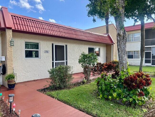 Building Photo - 176 Lake Evelyn Dr Rental