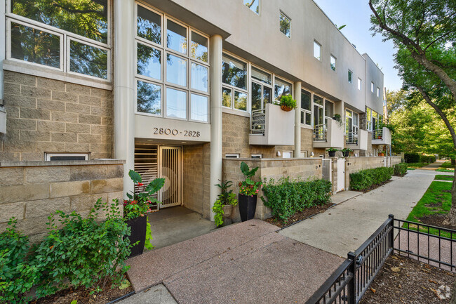 Building Photo - 2828 N Talman Ave Rental