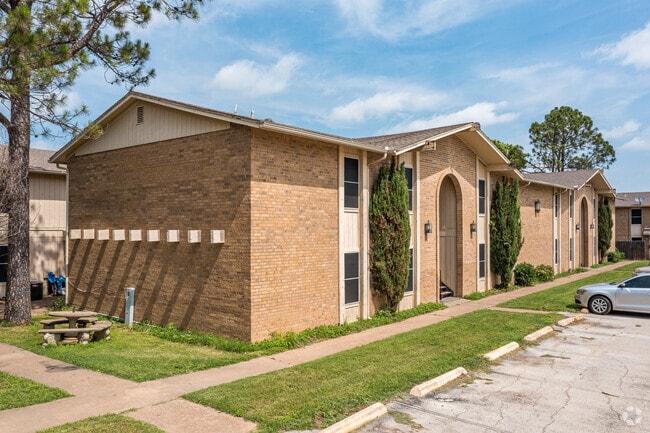Indiana Crossing Unit Entrances - Indiana Crossing Rental