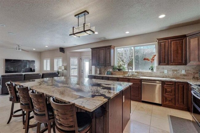 8804 Vallejo Pl NE