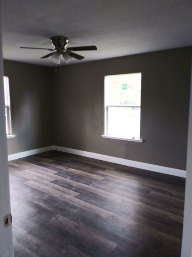 Photo - 1126 Park Cir