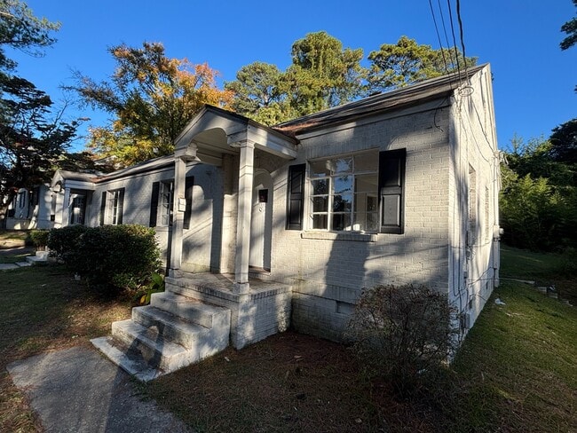 Building Photo - 1404 Briarcliff Dr