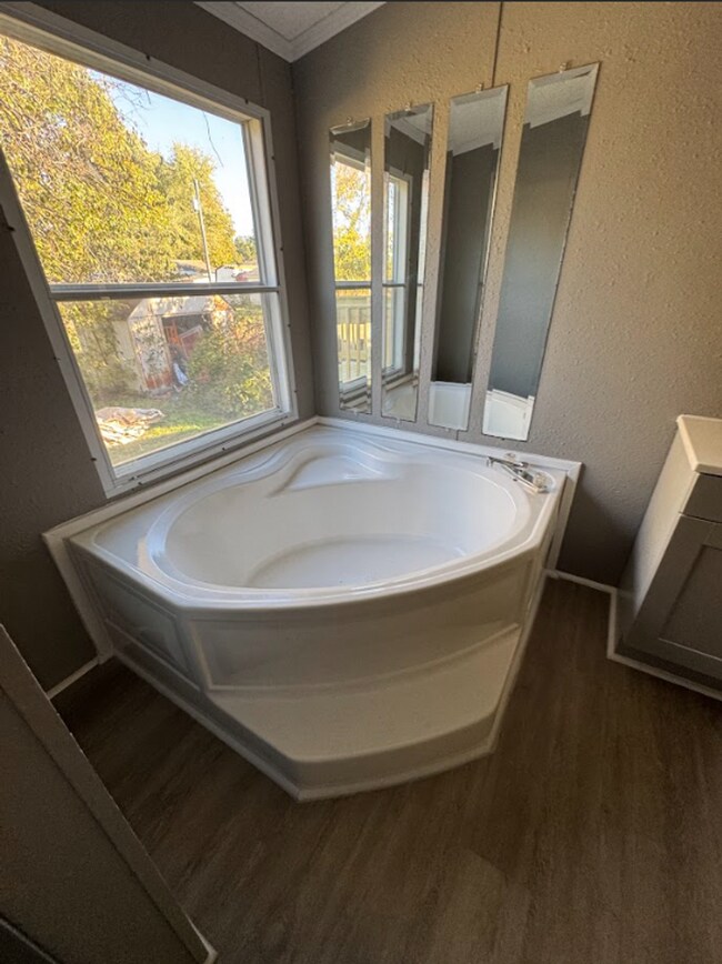 Photo - 422 N 4th Ave