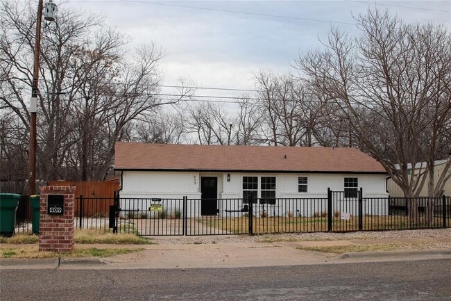 Photo - 409 Ave R