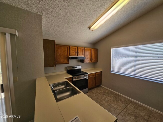 Photo - 3040 E Bluefield Ave