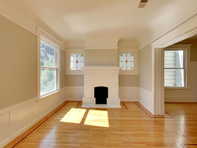 Building Photo - 1351-1353-1353 5th Ave Unit 1351