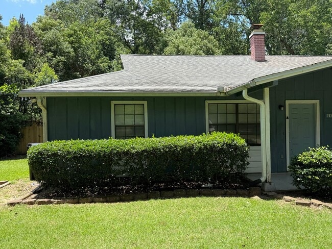 Building Photo - 2/2 Right at the Front of BREWSTER ESTATES w/ FENCED YARD! Unit A