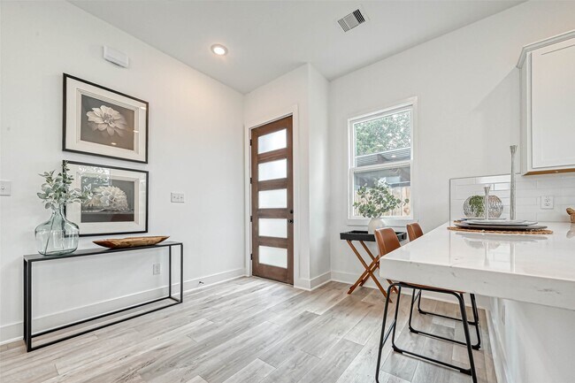 Photo - 9316 Arledge St