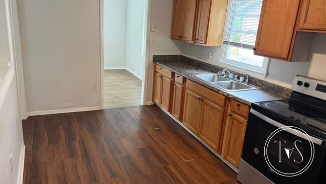 Photo - 1514 Heron St