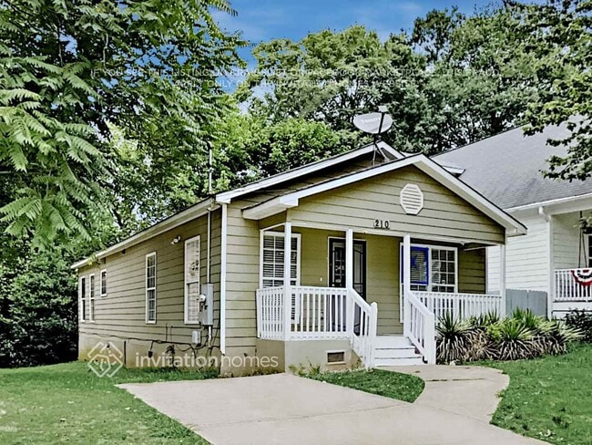 Photo - 210 Farrington Ave SE House