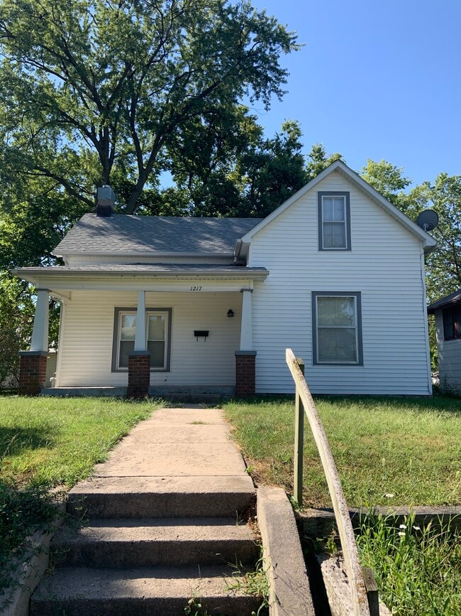 Photo - 1217 High St House