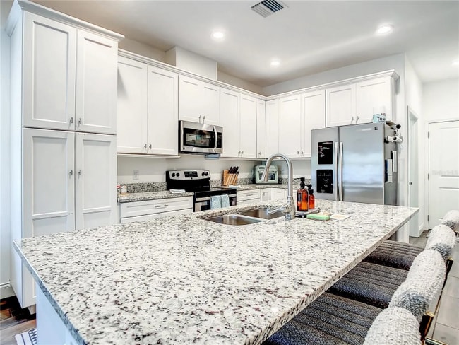 Building Photo - 902 8th Ave NW