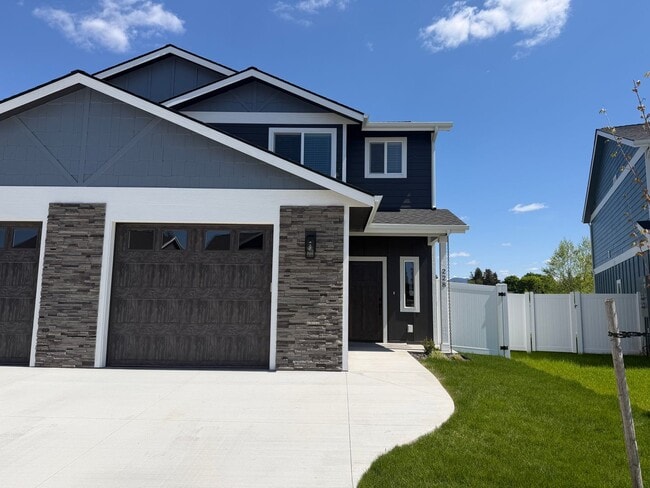 Building Photo - Brand New Hayden Townhome