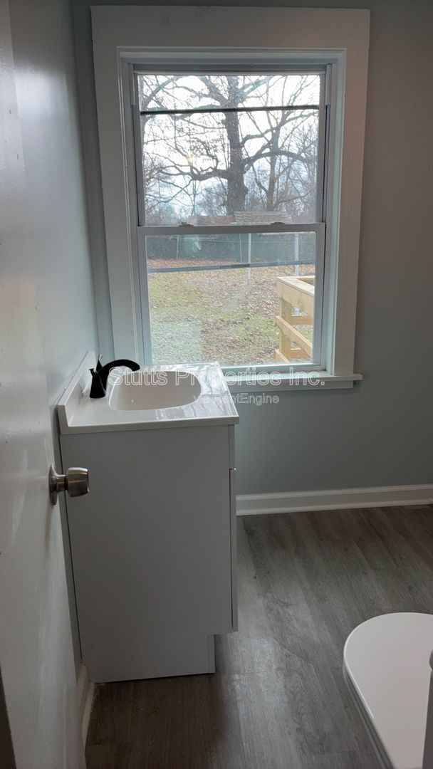 Photo - 2410 Veterans Dr