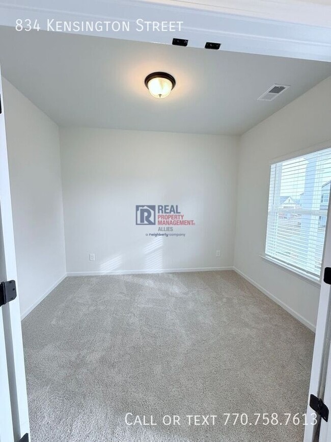 Photo - 834 Kensington St