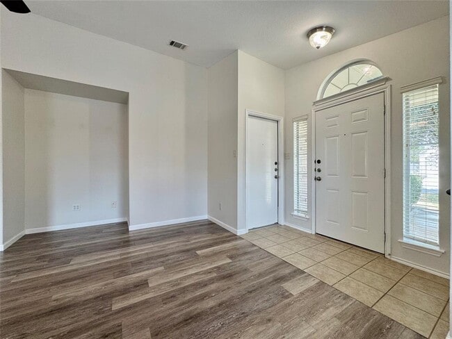 Photo - 916 Gentry Dr