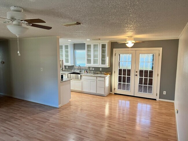 4318 E Fm 1462