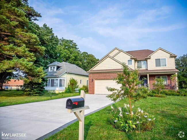 Building Photo - 37440 Curwood Dr Rental