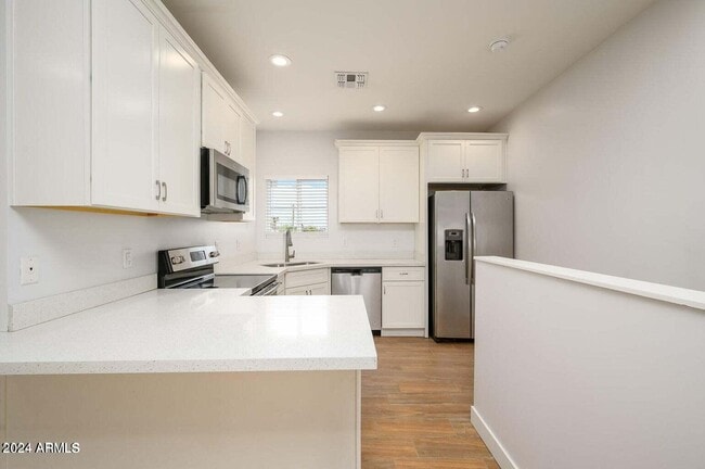 Photo - 1341 E Polk St