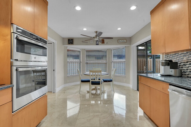 Photo - 614 Azure Ave