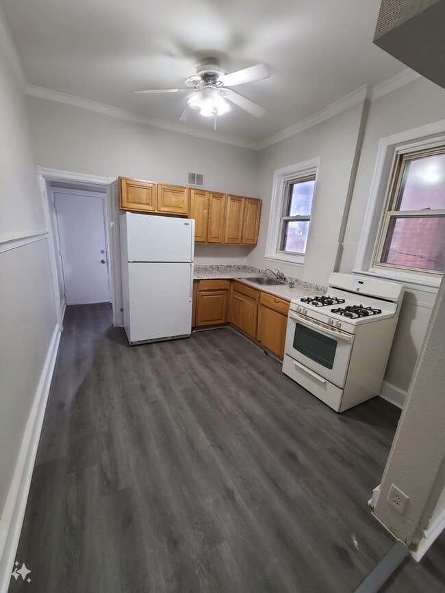 Building Photo - Large Upgraded Home! - Half off first months rent