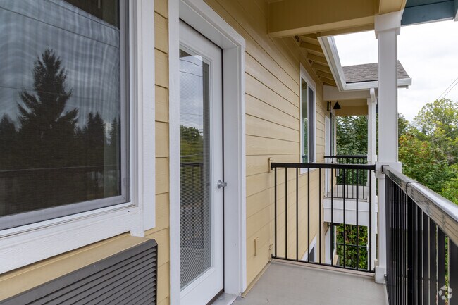 2BR, 1BA - 1005SF - Balcony