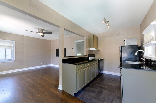 Photo - 123 N Palmway Unit Guest House
