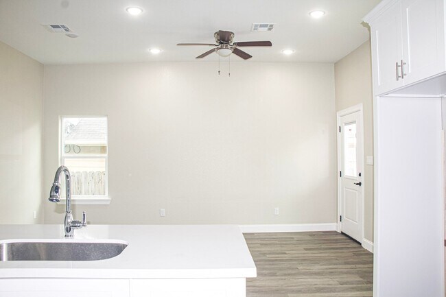 Photo - 8309 Parker Rd