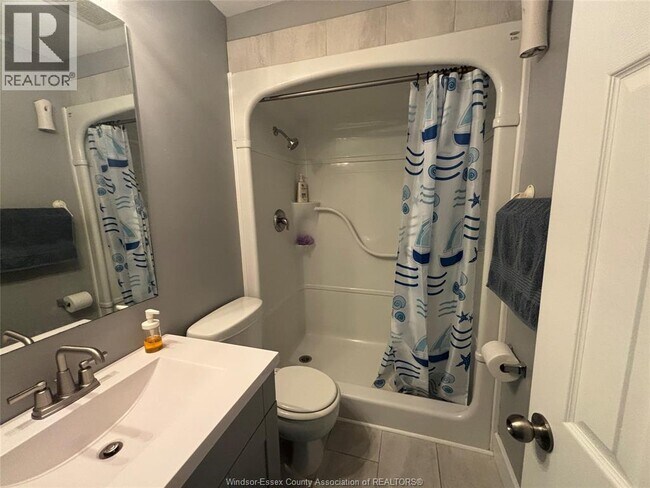 Photo - 3880 Woodward Blvd