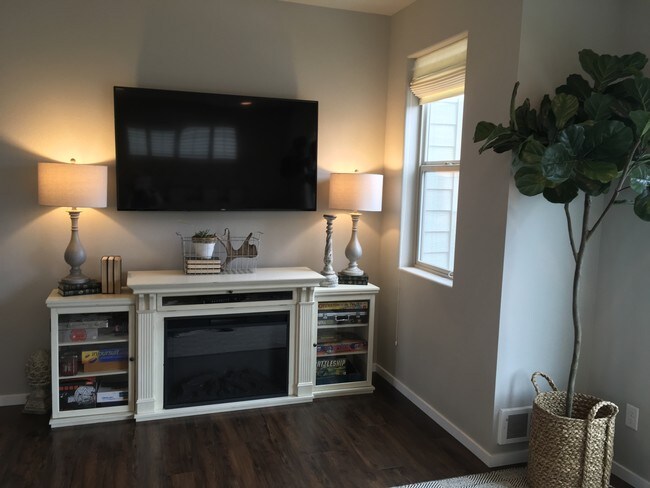 2403 W Bridge Ave Townhouse For In Spokane Wa Com Smart Tv And Electric Fireplace 2403 W Bridge Ave Al