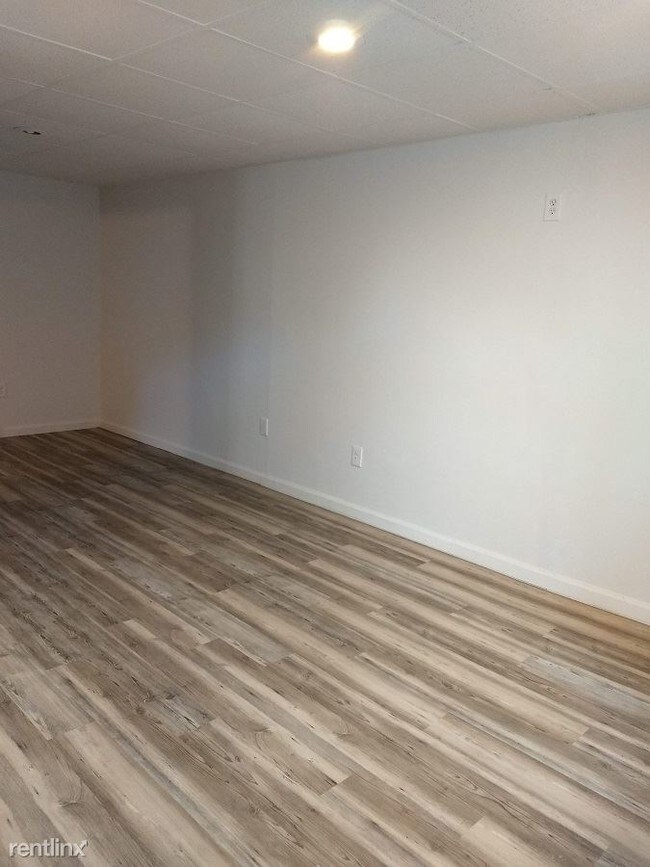 Photo - 1 br, 1 bath Duplex - 124 Alder St Ground ...