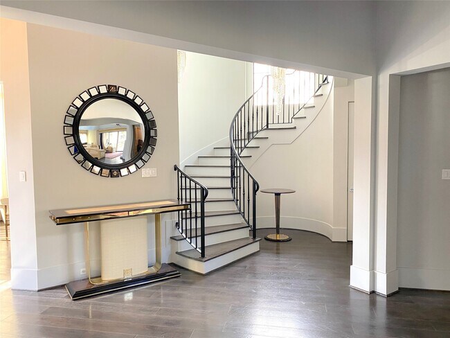 Photo - 4642 Devon St