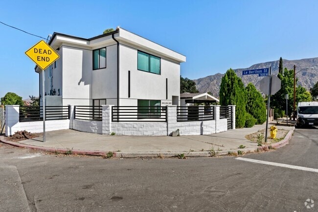 Building Photo - 10943 Christine Way Rental