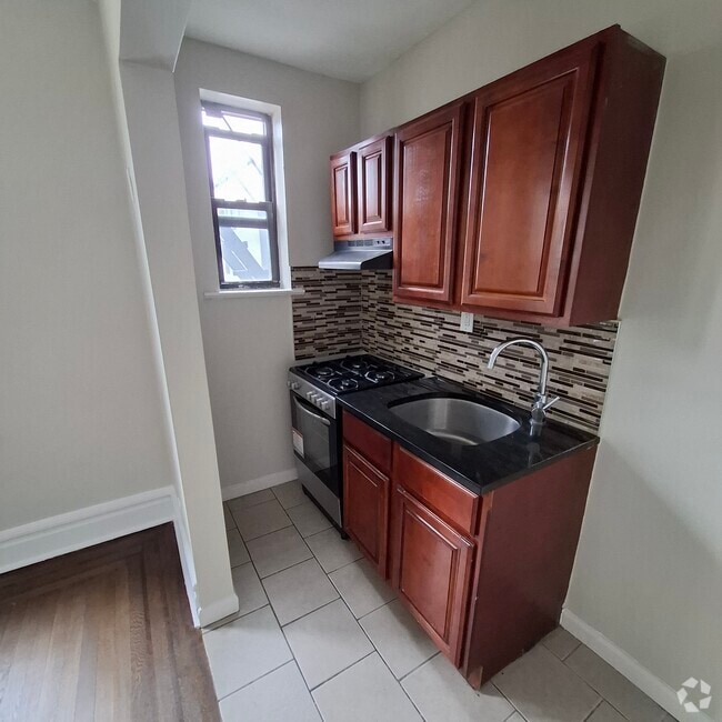 Building Photo - 82 S Grove St Rental
