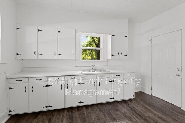 Photo - 405 Swann Dr