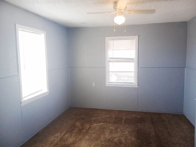 903 Ave G